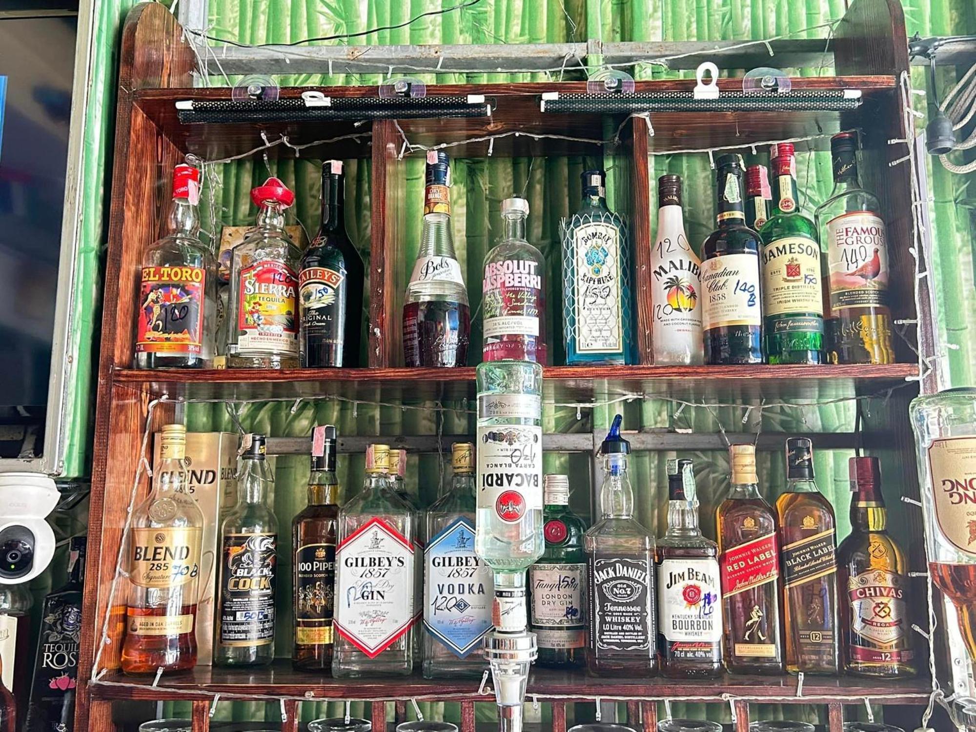Noot'S Bar And Guesthouse كانتْشانابوري المظهر الخارجي الصورة