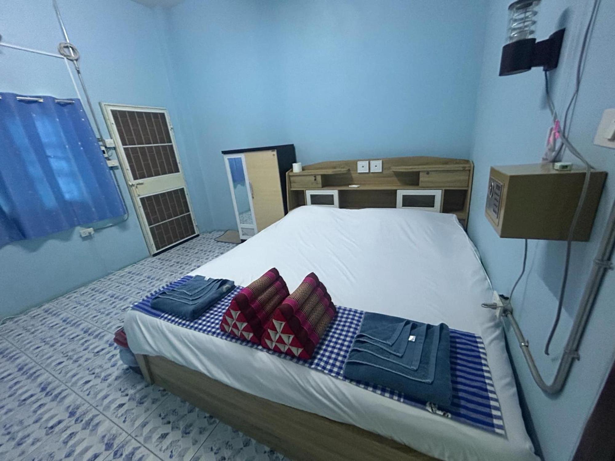 Noot'S Bar And Guesthouse كانتْشانابوري المظهر الخارجي الصورة